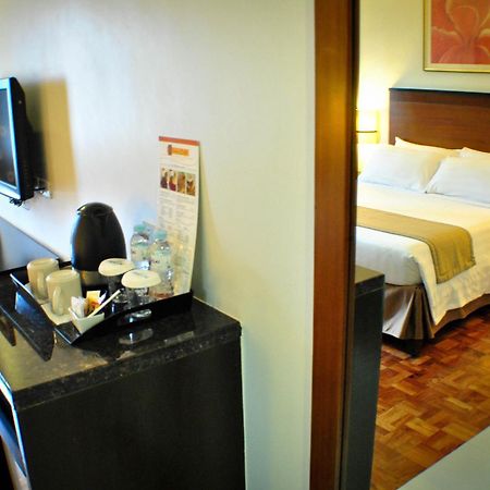 Fersal Hotel Neptune Makati San Pedro Makati Exterior foto