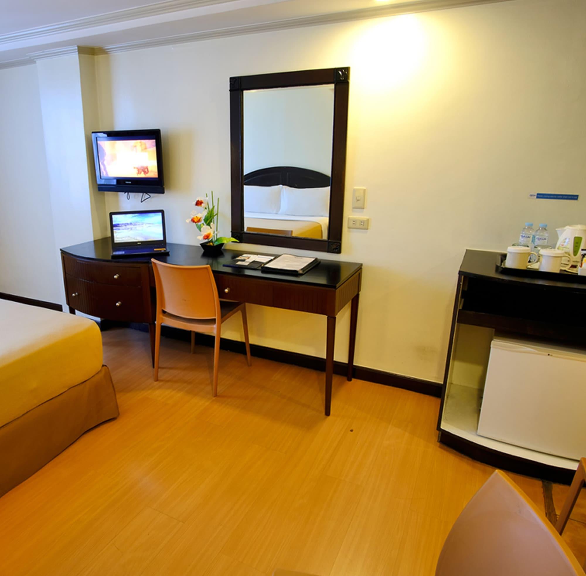Fersal Hotel Neptune Makati San Pedro Makati Exterior foto