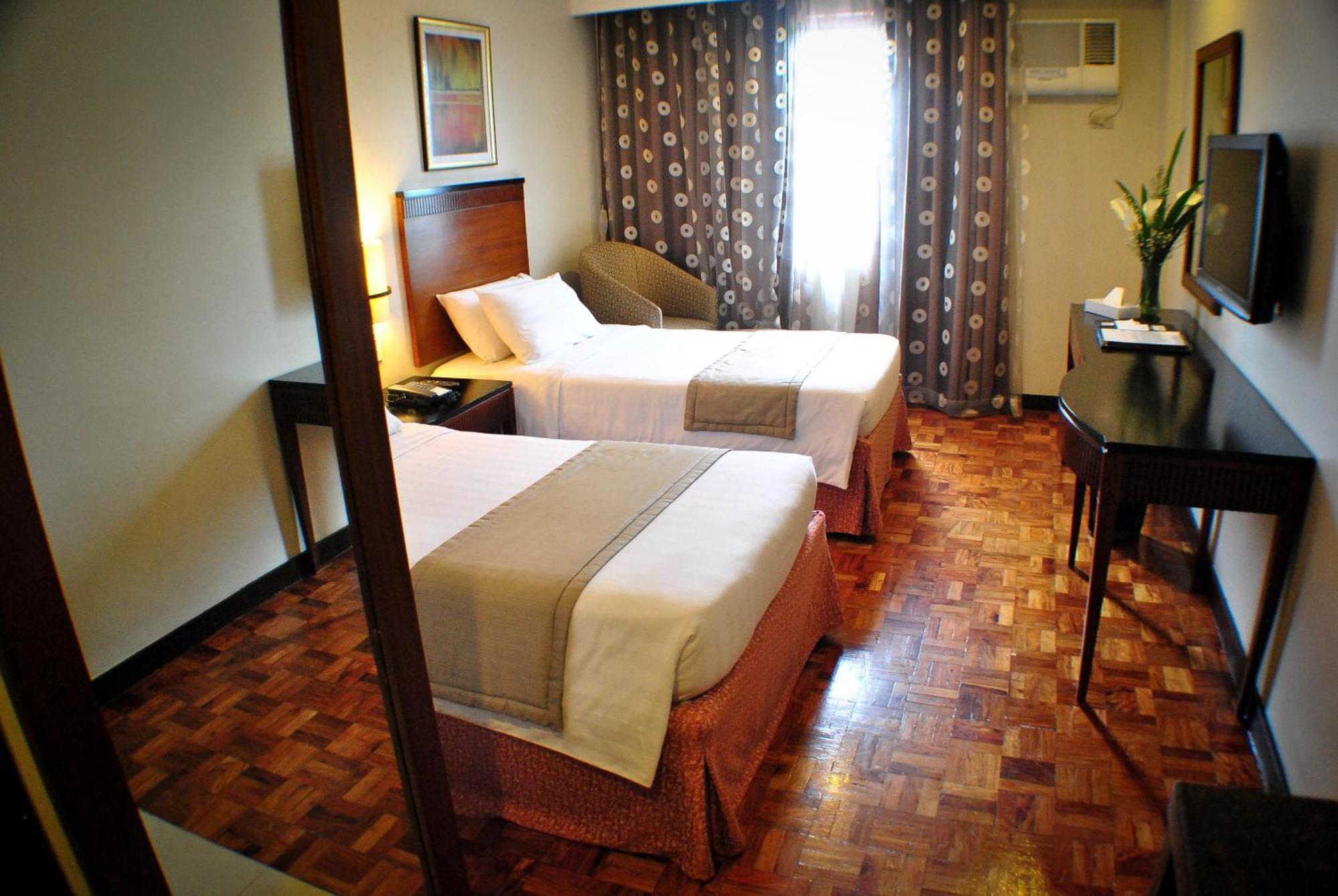 Fersal Hotel Neptune Makati San Pedro Makati Exterior foto