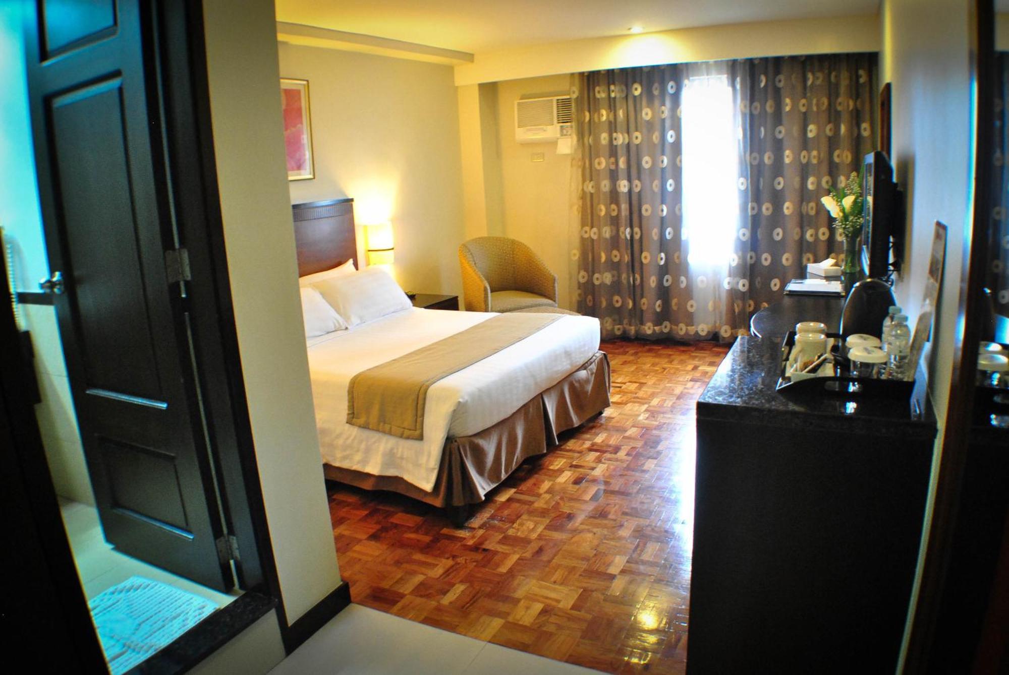 Fersal Hotel Neptune Makati San Pedro Makati Exterior foto