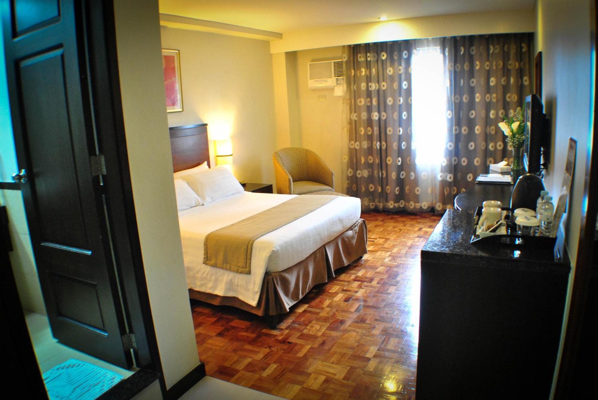 Fersal Hotel Neptune Makati San Pedro Makati Exterior foto