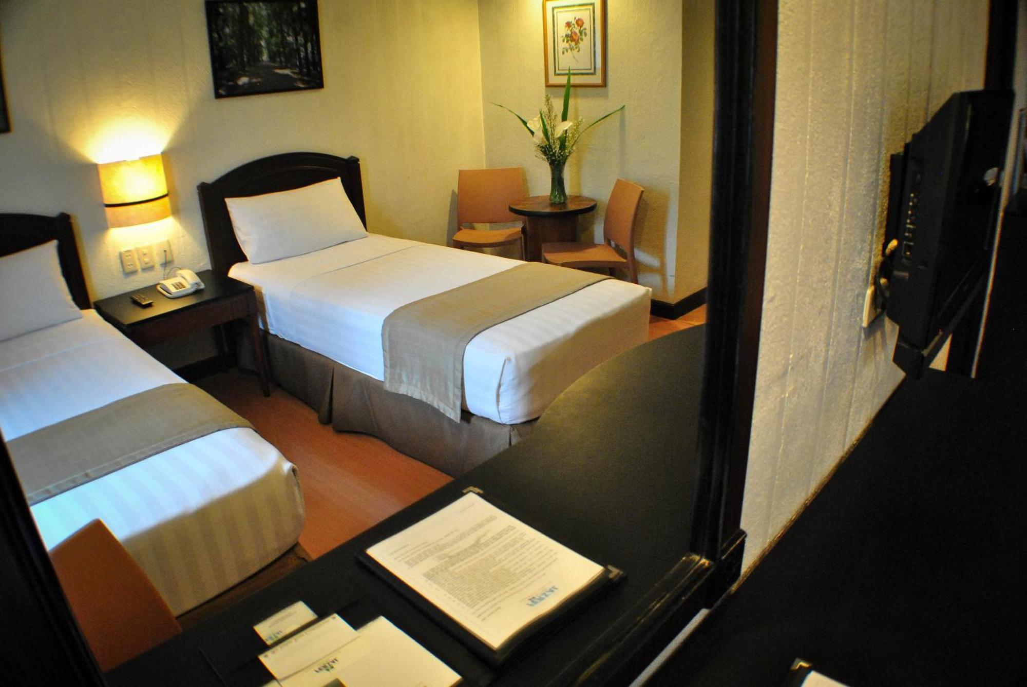 Fersal Hotel Neptune Makati San Pedro Makati Exterior foto