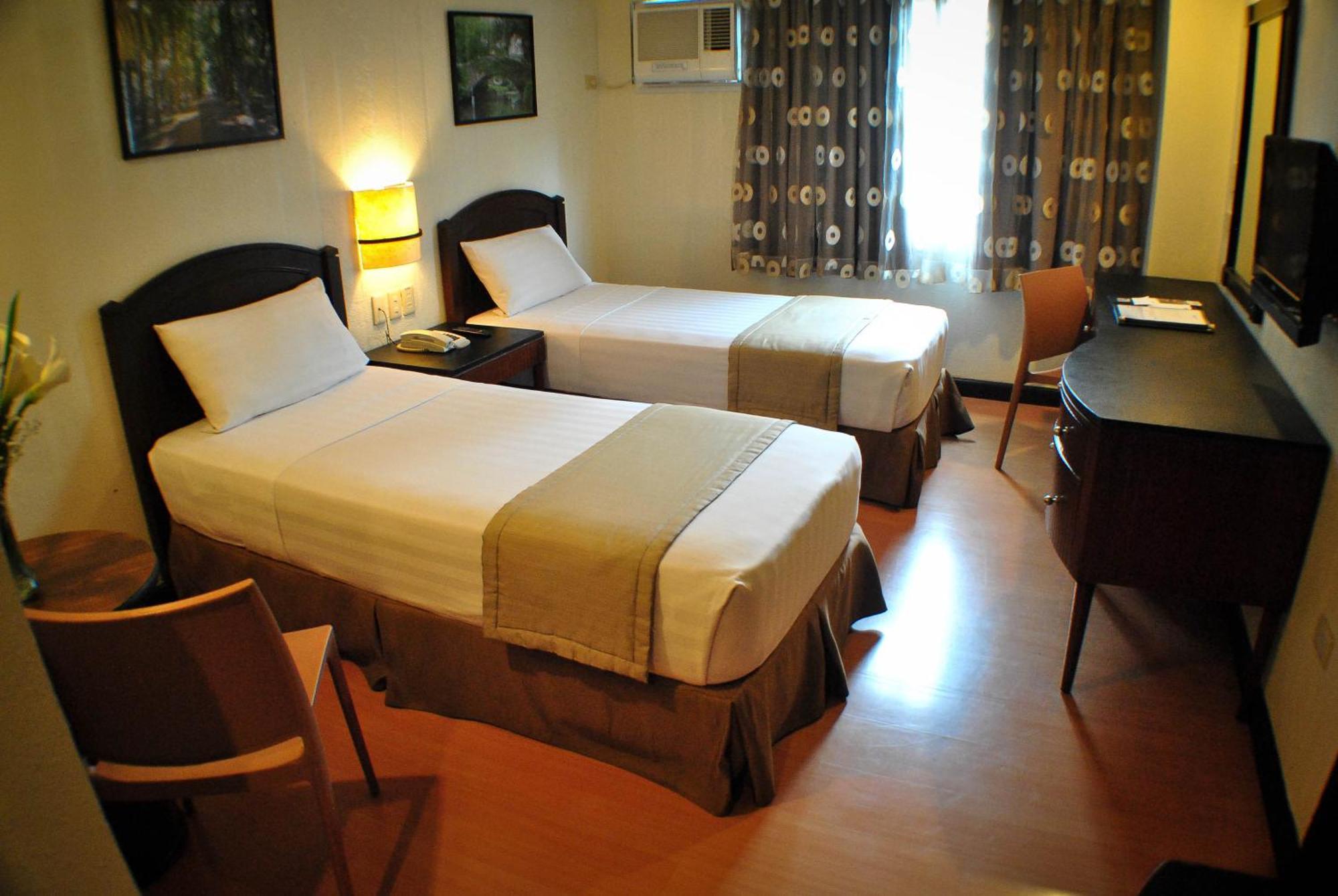 Fersal Hotel Neptune Makati San Pedro Makati Exterior foto