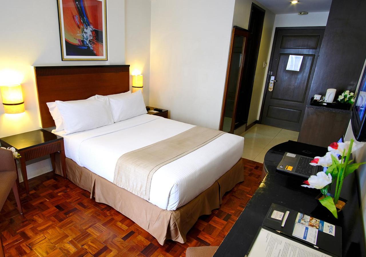 Fersal Hotel Neptune Makati San Pedro Makati Exterior foto