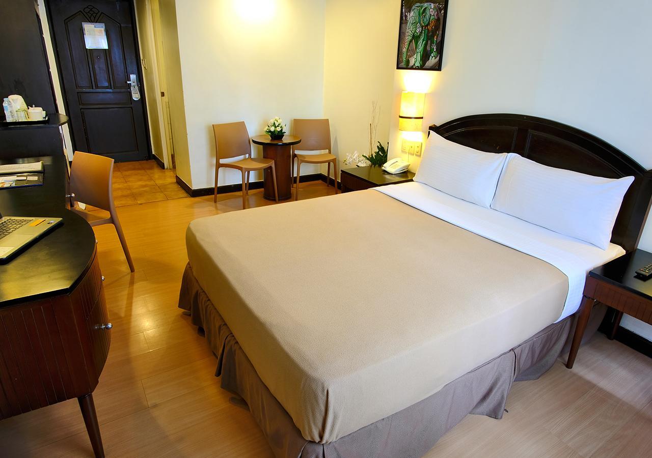 Fersal Hotel Neptune Makati San Pedro Makati Exterior foto